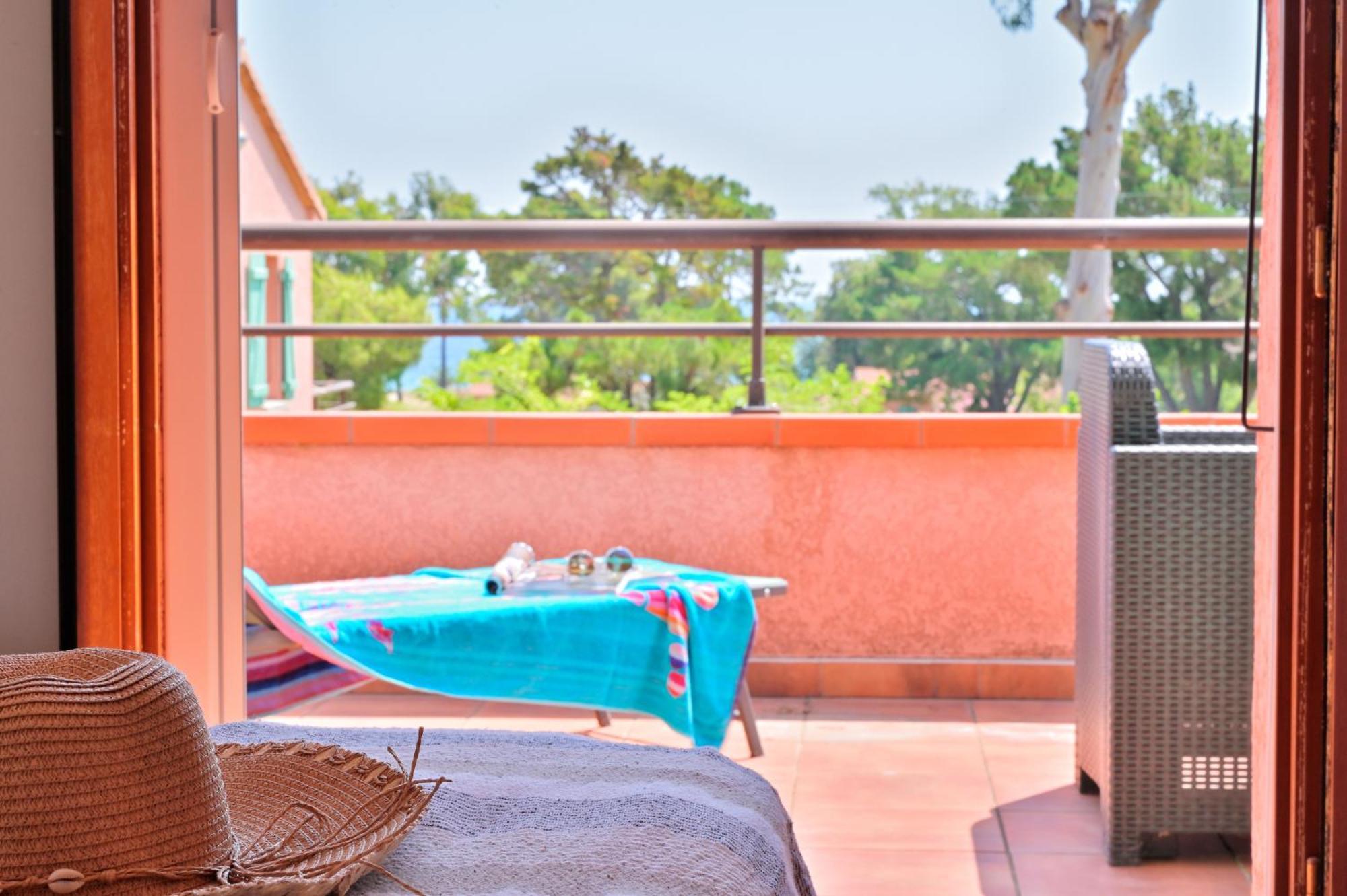 Pinea Mare Hotel Poggio Mezzana Buitenkant foto